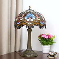 Tiffany Creative Salon Chambre Chevet Lampe De Bureau Européenne Rétro Classique Amour Perles Table Lumière 12 "Tache Verre Lampes De Table