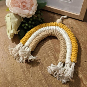 Arcoíris de Macramé Hecho a Mano - Product Image 1