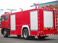 Camion de pompiers Sinotruk 4x2 économique avec réservoir résistant à la corrosion pour climat tropical