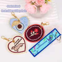 Op maat gemaakte geborduurde sleutelhanger, gepersonaliseerde tasbedel en sleutelring voor sleutels, rugzak, handtas, leuk cadeau voor haar, bruiloftsfavoren