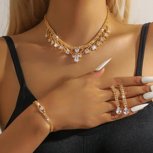 Parure de Bijoux de Mariée Trois Pièces Style Européen Américain pour Femme en Alliage avec Zircon et Strass Brillants Comprenant Collier Boucles d'Oreilles et Bracelet - Product Image 1