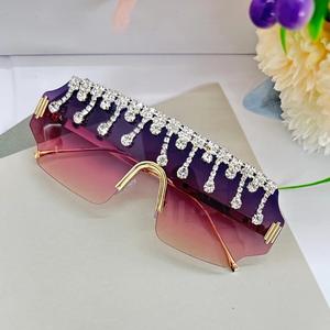 Di lusso Designer senza montatura <span class=keywords><strong>occhiali</strong></span> <span class=keywords><strong>da</strong></span> sole per ragazze stile Punk quadrati senza telaio <span class=keywords><strong>occhiali</strong></span> <span class=keywords><strong>da</strong></span> sole in lega arancione strass nappa <span class=keywords><strong>occhiali</strong></span> <span class=keywords><strong>da</strong></span> sole - Product Image 5