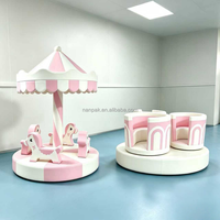 Manège souple rose et blanc pour enfants, ensemble de jeu rotatif d'intérieur pour tout-petits, équipement de jeu souple pour enfants, cheval de carrousel pour fêtes et événements