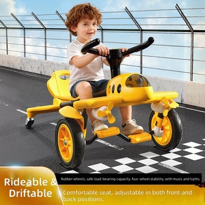 <span class=keywords><strong>Triciclo</strong></span> de Pedales para Niños Qm 081, Diseño de Avión, Resistente, de 4 Ruedas, de Plástico, con Batería, Música, Luces y Asiento Ajustable para Niños Pequeños - Product Image 1