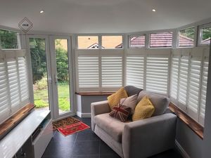Persiana Horizontal de PVC para Ventanas Esquineras de Grado Hotelero YIGE con Garantía de 5 Años - Solución Duradera y Elegante para Cubrir Ventanas - Product Image 3