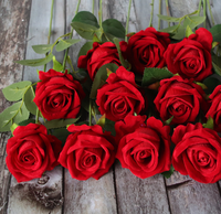 Roses artificielles réalistes en soie rouge populaires - Fleurs à tige longues faites à la main, durables pour la maison, les mariages, Thanksgiving, la fête des Mères, Noël