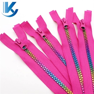 Cerniera in Resina con Chiusura Automatica Certificata OEKO-TEX100, Vendita Diretta dalla Fabbrica KY, con Nastro Rosso Rosa e Denti Colorati per Cappotti e Zaini - Product Image 1