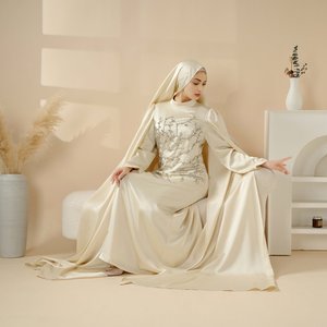 $116 Esclusivo Abito Musulmano da Donna Stile Dubai con Mantella Lussuosa Ricamata a Mano, Taglie Forti - Product Image 5