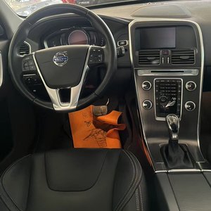<span class=keywords><strong>Volvo</strong></span> <span class=keywords><strong>XC60</strong></span> del 2016, con Motore da 2.0L, in Ottime Condizioni e Pronta per la Vendita - Product Image 5