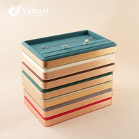 Plateau de présentation de bijoux en microfibre de haute qualité YADAO avec bordure métallique pour bagues, colliers, bracelets, boucles d'oreilles, joncs - Faible MOQ