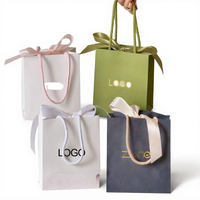 Sac cadeau en papier d'art de luxe avec poignée en corde de coton, estampage or fait main, couleur verte, personnalisé pour les cosmétiques et les faux cils