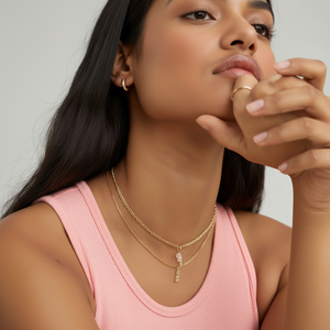 Dije de Letra Cursiva Chapado en Oro Estilo Religioso 18K para Joyería, Zirconia con Base de Latón, Material Principal para Colgante de Oro 18K - Product Image 1