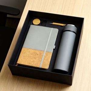 Set de Regalo 4 en 1 para Acción de Gracias: Cuaderno de Corcho Bicolor, Bolígrafo, Destapador de Botellas y Llavero con Taza de Café - Product Image 5