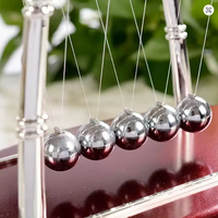 Berceau de Newton : Boules d'équilibre en plastique, mouvement perpétuel, jouet pédagogique pour l'enseignement de la physique et des sciences, pendule, décoration d'intérieur