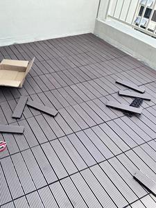 Design moderno Anti-Cracking WPC piastrelle per ponte fatto da te nuovo legno composito di plastica ad incastro pannello esterno giardino materiale <span class=keywords><strong>Teak</strong></span>