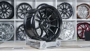 Cerchi Forgiati OEM ODM Personalizzati da 18 Pollici Nero Lucido per Auto Passeggeri, Cerchi Forgiati per <span class=keywords><strong>Bugatti</strong></span> Chiron - Product Image 4