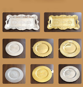 Assiettes en plastique dorées métalliques à isolation thermique florale en matériau PP <span class=keywords><strong>de</strong></span> qualité alimentaire Assiettes <span class=keywords><strong>de</strong></span> présentation Assiettes <span class=keywords><strong>de</strong></span> mariage pour fête <span class=keywords><strong>de</strong></span> mariage - Product Image 4