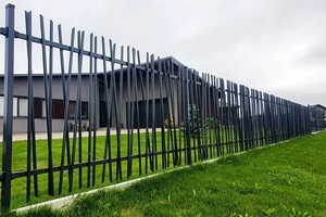 Jardin métallique Clôture moderne pour l'extérieur sans rouille comme le bambou Barre d'acier verticale primitive désordonnée Clôture de la jungle - Product Image 3
