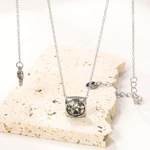 Collier Pendentif Minimaliste Carré en Zircon Cubique, Plaqué Or, Alliage de Zinc, Sertissage Clos, Design Géométrique, Bijou Cadeau - Product Image 3