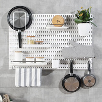 Rangement mural avec panneau perforé, organisateur de planches suspendues sans poinçonnage