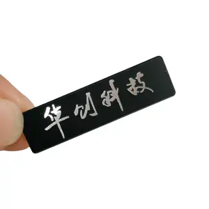 चीन एल्यूमिनियम एम्बॉस्ड लेबल डायमंड कटिंग ब्लैक पेंटेड स्टिकर मेटल 3डी नेमप्लेट