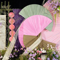 Grande toile de fond plissée en tissu pour mariage, fond personnalisé en tissu avec arrangement floral pour la décoration de scène d'événements et banquets de mariage