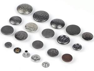 Hochwertige, langlebige Druckknöpfe aus hellem Gold, Metall, Zink legierung, Flatback-Stil, geprägtes Logo, hängende, quadratische Muschel kleidung - Product Image 5