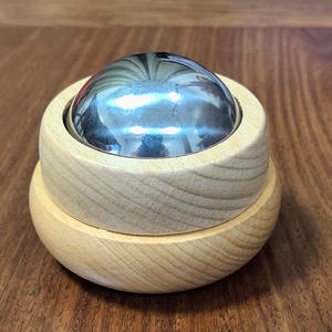 ポータブルハンドヘルド木制マッサージローラーボールボディセラピーとリラクゼーションツール - Product Image 2