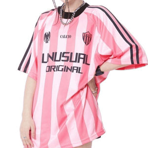 เสื้อยืดแขนสั้นสไตล์สปอร์ตสีชมพูลายทางแนวฮิปฮอป ทรงหลวมใส่สบายสำหรับทุกเพศ - Product Image 4