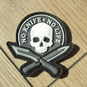 แผ่นยางปักลายกำหนดโลโก้การถ่ายเทความร้อนแผ่นซิลิโคนพีวีซีขายส่งกริช3D รีดบนแผ่นพีวีซีรูปหัวกะโหลก - Product Image 4