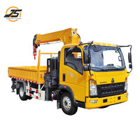 Chargement, déchargement et transport de grue montée sur camion à bras droit avec dispositif de levage de pince de brique télécommandée
