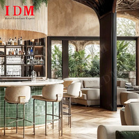 Ensemble de mobilier de restaurant d'hôtel moderne de haute qualité IDM, canapé en velours incurvé en demi-cercle, table à manger, chaise, banquette de bar, plateau en marbre