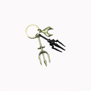 Porte-clés en émail doux métallique, style lunettes de soleil, avec pendentif épée et étui amovible - Product Image 5