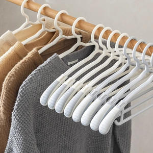 Percha de silicona extensible antideslizante para ropa, tipo gancho rectangular engrosado para uso en el hogar y el dormitorio - Product Image 3