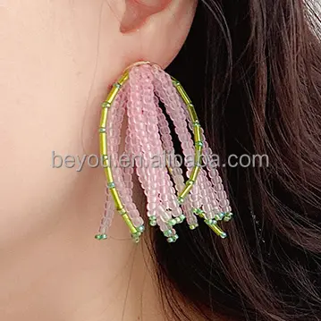 Pendientes de borla de longitud media con cuentas hechas a mano rosa y verde, pendientes de Color contrastante refrescante de primavera para mujer, joyería de oreja curativa