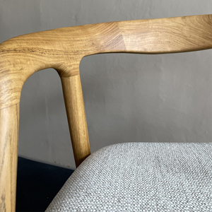 Silla Crey hecha de madera maciza de teca con acabado NC y tela interior que refleja el cálido estilo natural de Japón - Product Image 5