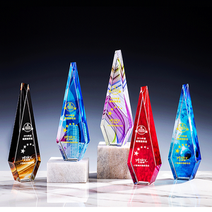 Trophée en cristal transparent haut de gamme à dégradé d'encre, <span class=keywords><strong>plaque</strong></span> en forme de cône de glace à facettes vives, design couleur personnalisé - Product Image 1