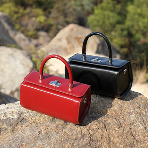 Bolso de mano cuadrado pequeño de cuero vacuno de alta gama para mujer, estilo moderno y sencillo, bolso bandolera de cuero tipo caja para mujer - Product Image 4