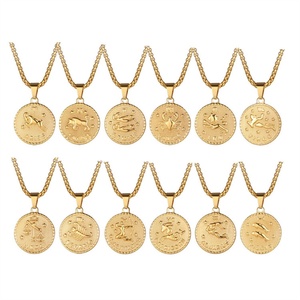 Collier avec pendentif rond en acier inoxydable plaqué or, gravure personnalisée, pendentif zodiaque en relief - Product Image 1