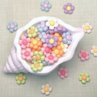 100 pz/lotto in resina 3D margherita fiori cabochon colorato Kawaii Mini abbellimenti floreali per Scrapbooking decorazione Applique di nozze