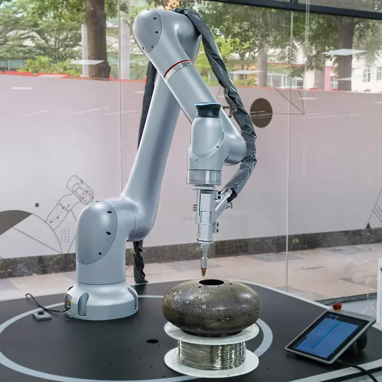 Bras robotisé collaboratif automatique à six axes Robots de soudage laser articulés portatifs Machine à souder au laser