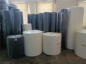 <span class=keywords><strong>Bata</strong></span> médica <span class=keywords><strong>desechable</strong></span> <span class=keywords><strong>sanitaria</strong></span> N95 SMS, tela no tejida de materia prima de polipropileno para cubierta de cabeza quirúrgica/Fabricación de pañales - Product Image 6