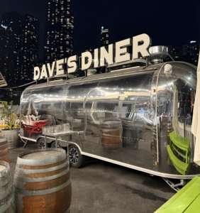 Barra Móvil para Cocteles con Máquina de Hielo Integrada, Lavavasos y Sistema de Riel de Velocidad para Mixólogos y Bartenders - Product Image 4