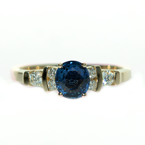 Bague de fiançailles de luxe de haute qualité en or massif 14 carats avec saphir bleu royal naturel et diamant véritable taille brillant certifié - Product Image 2