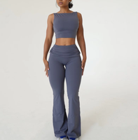 Ensemble de vêtements de sport pour femmes avec logo personnalisé, comprenant un haut de sport uni grande taille à dos échancré pour le yoga, l'entraînement, la gym et la course, et un legging évasé taille haute à effet push-up.