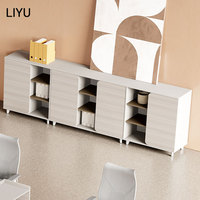 Escritorio Modular LIYU para 4 Personas con Separación Curva, Almacenamiento Central, Superficie de Madera y Pantalla de Tela