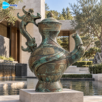 Vase rituel historique en bronze, sculpture en laiton et cuivre à patine vieillie, art décoratif personnalisé pour Plaza, hôtel, cour et jardin