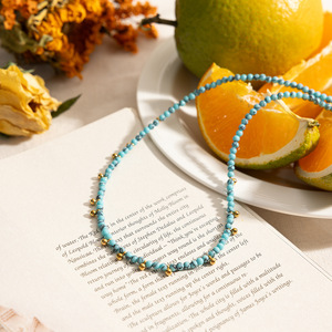Collier en perles turquoise avec accents dorés en acier inoxydable, style classique, bijoux - Product Image 4