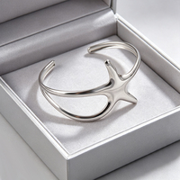 Bracelet manchette ajustable en acier inoxydable 304 double ligne pour femme, motif étoile, résistant à l'eau et inaltérable