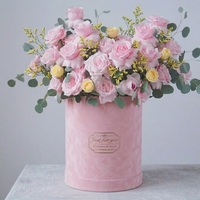 Boîte à fleurs ronde en velours sur mesure, logo en feuille d'or, conteneur cadeau cylindrique rose de qualité supérieure pour les mariages et les présentations florales d'événements